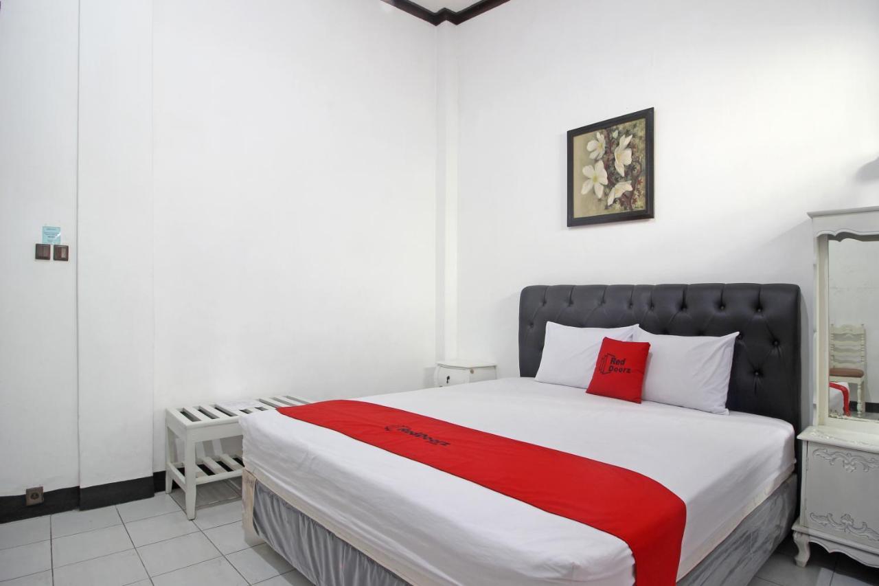 Reddoorz Plus @ Taman Siswa 3 Yogyakarta Exterior photo