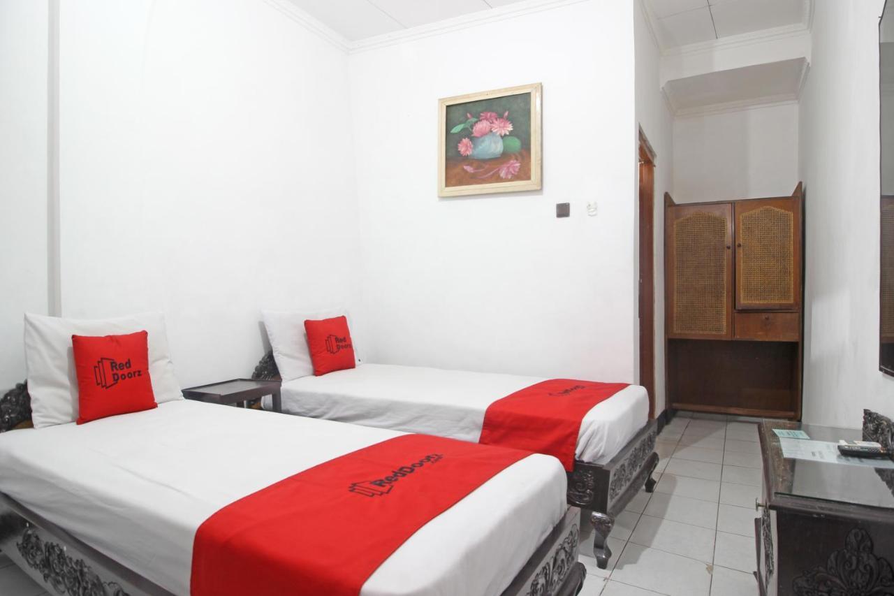 Reddoorz Plus @ Taman Siswa 3 Yogyakarta Exterior photo